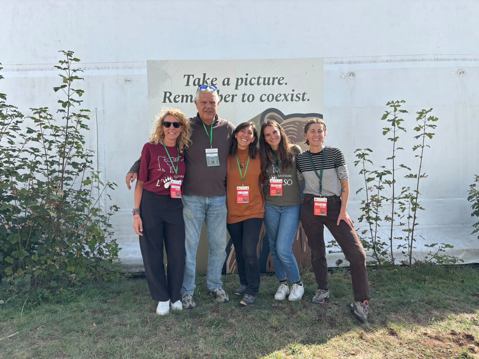 Lo staff di Salviamo L'Orso presente all'IBA. Foto di Filippo Castellucci.
